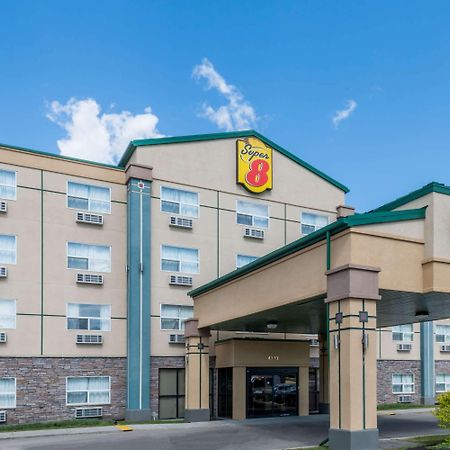 Super 8 By Wyndham Red Deer City Centre Bagian luar foto
