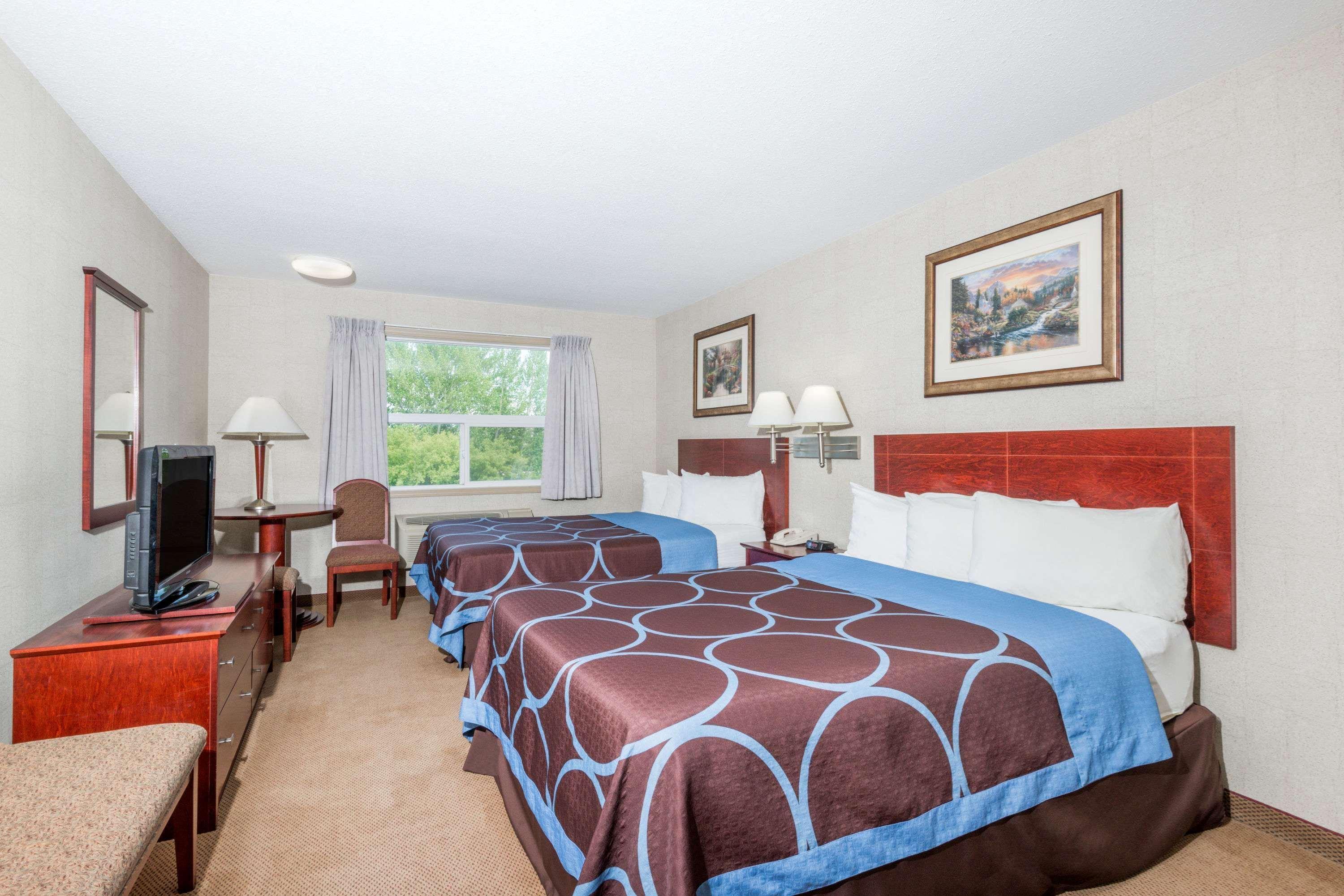 Super 8 By Wyndham Red Deer City Centre Bagian luar foto