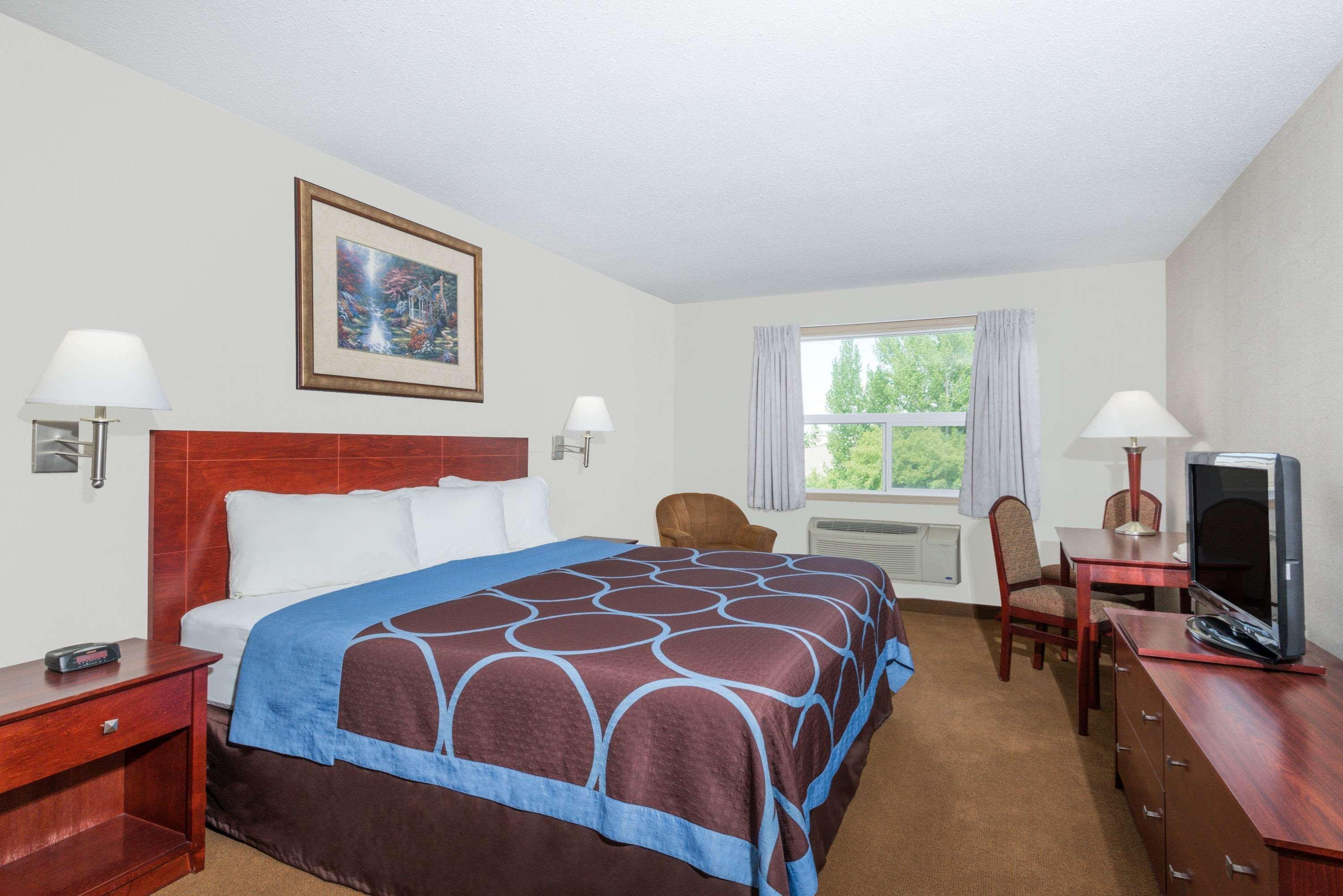 Super 8 By Wyndham Red Deer City Centre Bagian luar foto