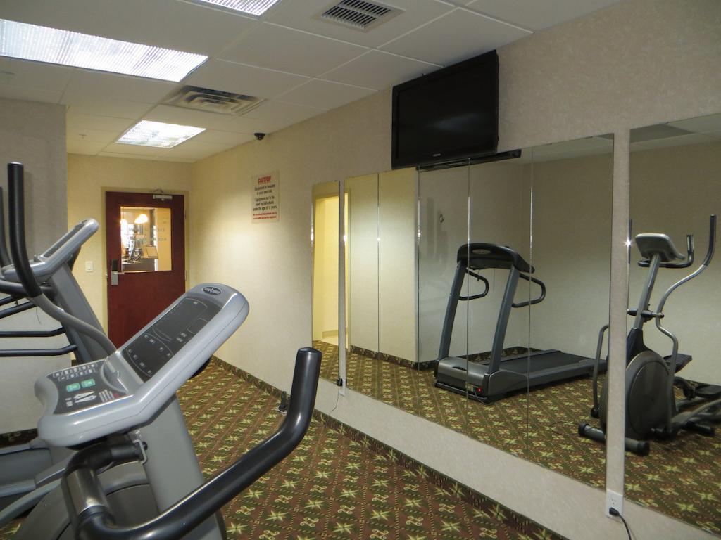 Super 8 By Wyndham Red Deer City Centre Bagian luar foto