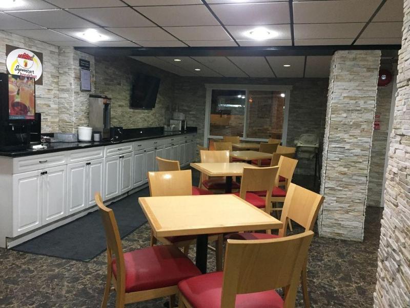 Super 8 By Wyndham Red Deer City Centre Bagian luar foto
