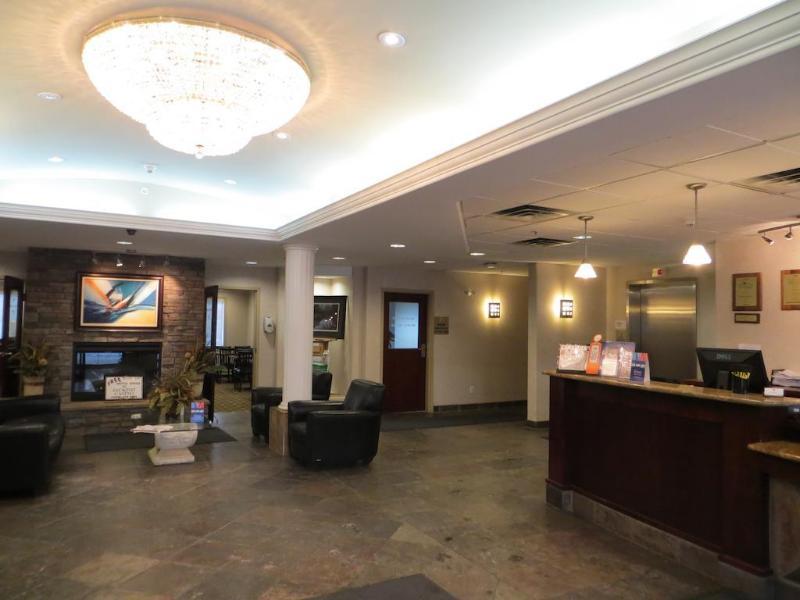 Super 8 By Wyndham Red Deer City Centre Bagian luar foto