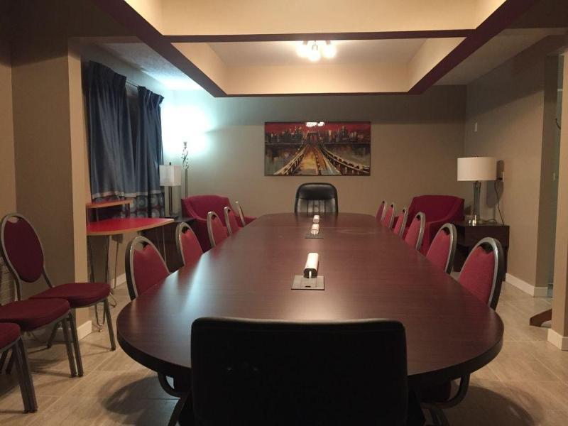 Super 8 By Wyndham Red Deer City Centre Bagian luar foto