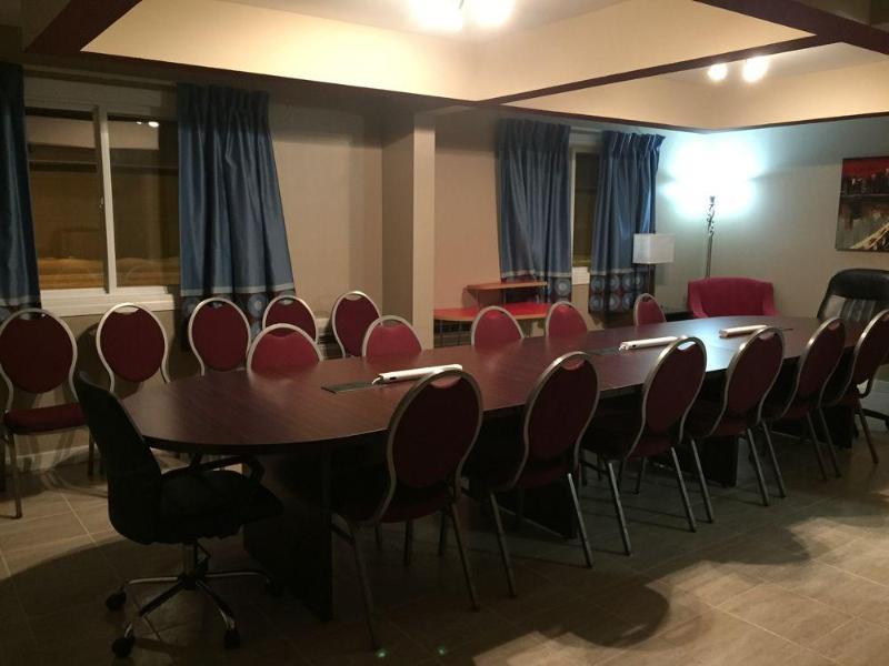 Super 8 By Wyndham Red Deer City Centre Bagian luar foto