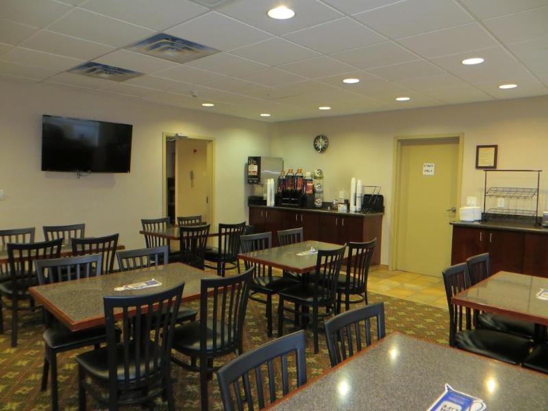 Super 8 By Wyndham Red Deer City Centre Bagian luar foto