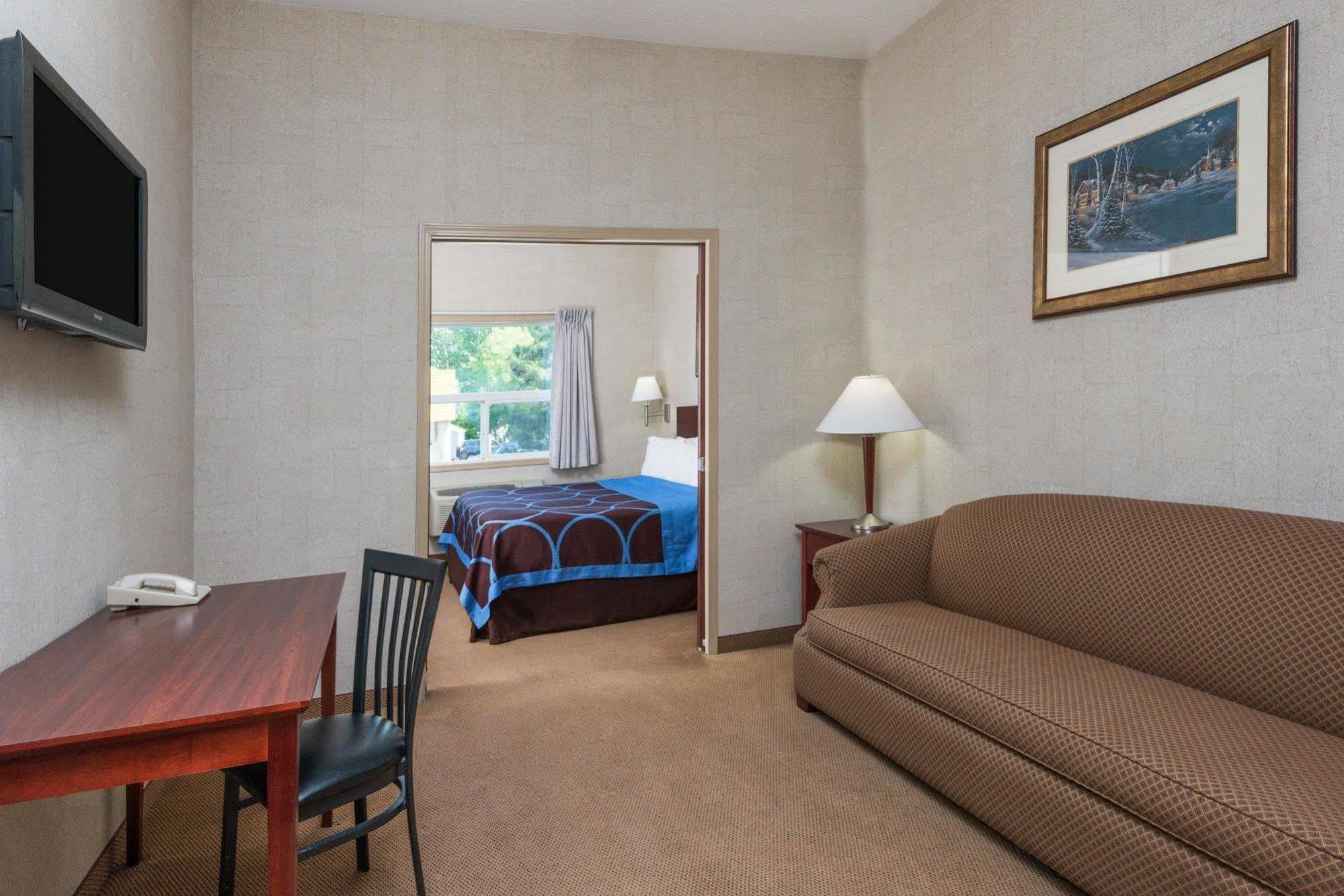 Super 8 By Wyndham Red Deer City Centre Bagian luar foto