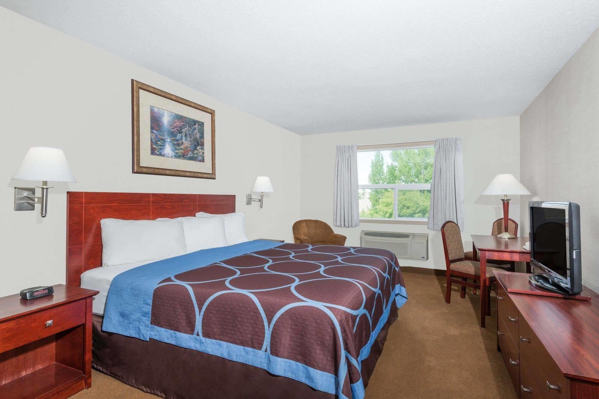 Super 8 By Wyndham Red Deer City Centre Bagian luar foto