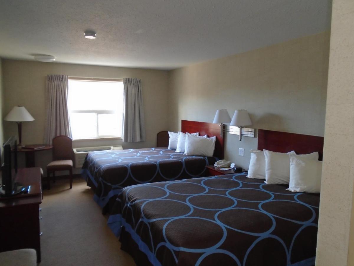 Super 8 By Wyndham Red Deer City Centre Bagian luar foto