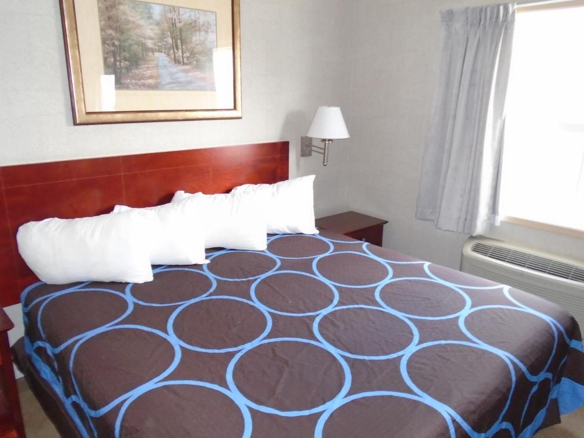 Super 8 By Wyndham Red Deer City Centre Bagian luar foto